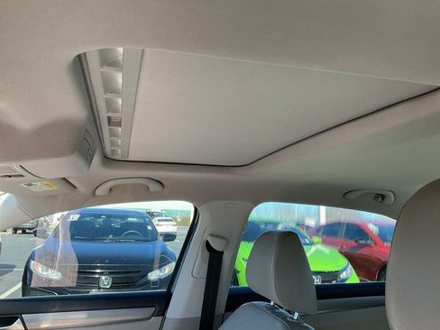 Used 2014 Volkswagen Passat 2.5 SE image 5