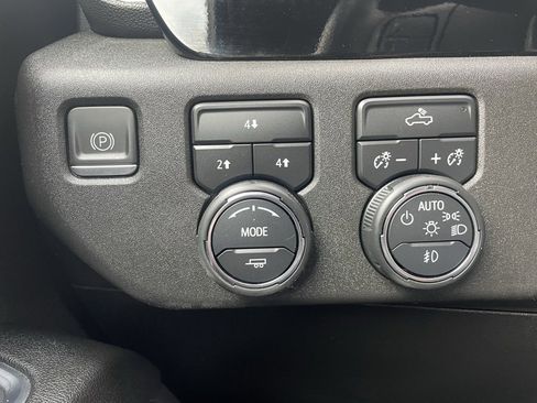 Used 2024 Chevrolet Silverado 2500 LT w/ Convenience Package image 24