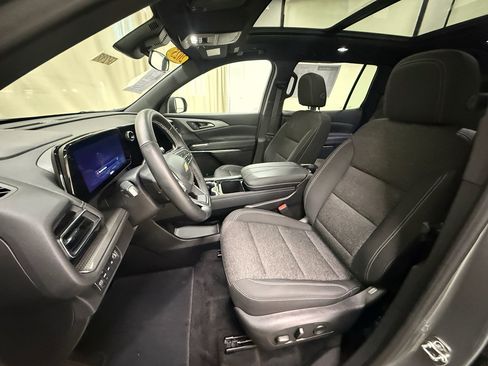 Used 2025 Chevrolet Traverse LT w/ Sun and Wheel Package image 30
