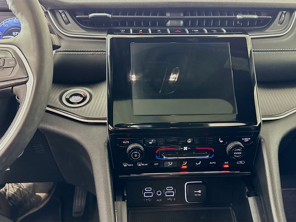 Certified 2025 Jeep Grand Cherokee Altitude AWD/4WD image 17