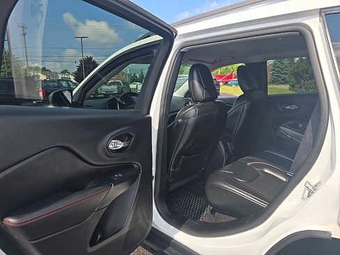 Used 2019 Jeep Cherokee Trailhawk w/ Cold Weather Group image 25