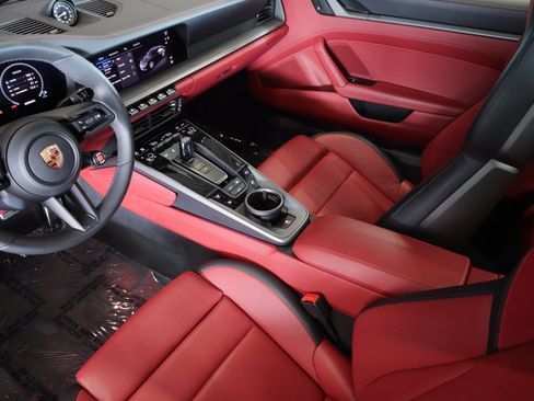 Used 2025 Porsche 911 Carrera RWD image 19
