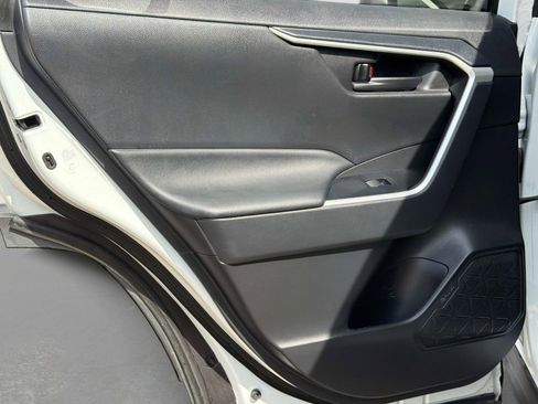 Used 2022 Toyota RAV4 LE AWD/4WD image 13