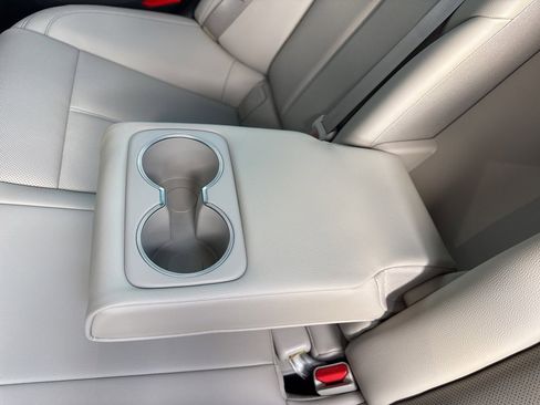 Used 2022 Genesis G70 2.0T image 36