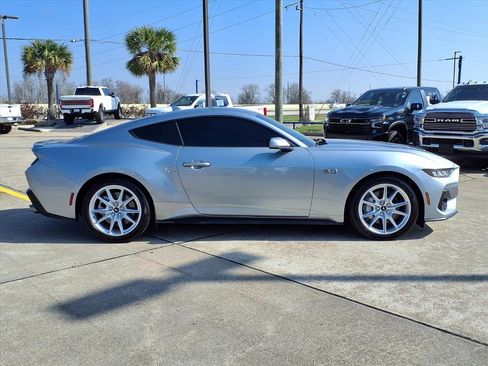 Used 2025 Ford Mustang GT Premium image 8