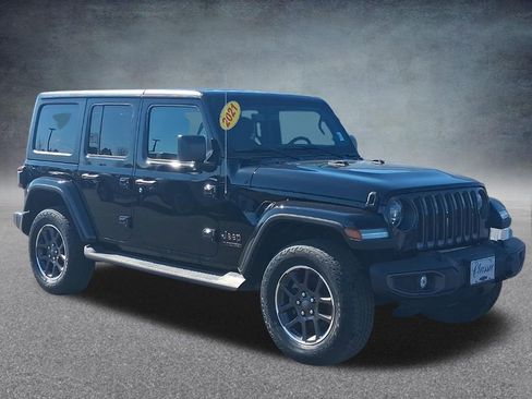 Used 2021 Jeep Wrangler Unlimited Sahara AWD/4WD image 5