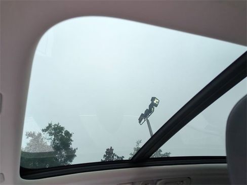 Used 2022 Volvo XC60 B5 Inscription w/ Climate Package image 18