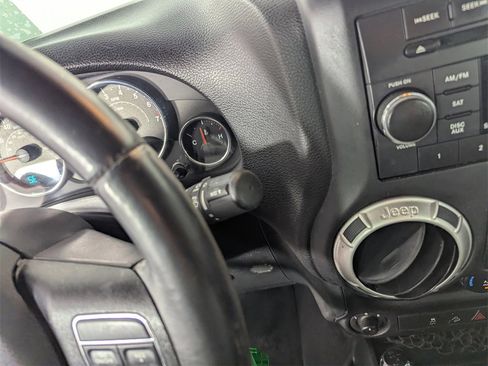 Used 2016 Jeep Wrangler Unlimited Sahara image 23