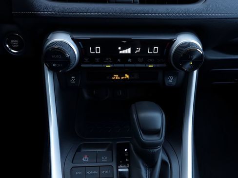 Certified 2025 Toyota RAV4 XLE AWD/4WD image 33