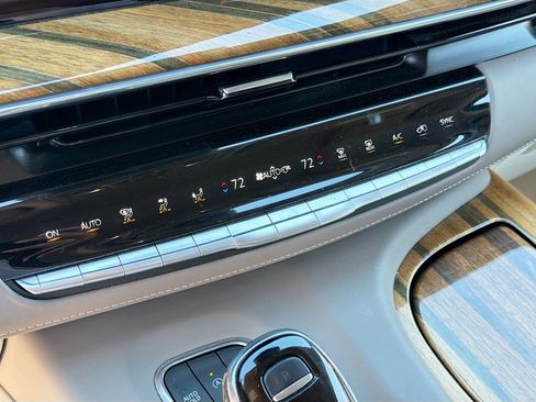 Used 2021 Cadillac Escalade ESV Premium Luxury Platinum AWD/4WD image 36