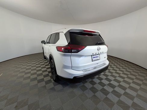 Used 2024 Nissan Rogue SV w/ SV Premium Package image 14