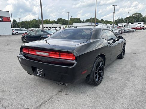 Used 2014 Dodge Challenger SXT RWD image 3