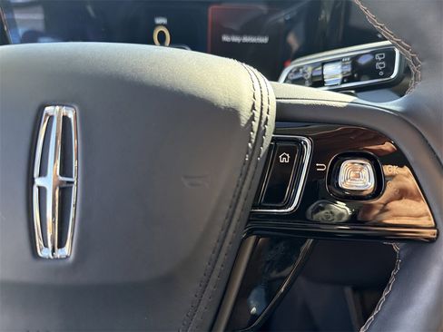 Used 2025 Lincoln Aviator Reserve w/ Illumination Package image 27