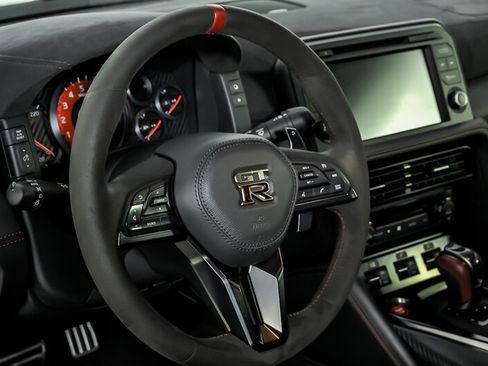 Used 2020 Nissan GT-R NISMO AWD/4WD image 23