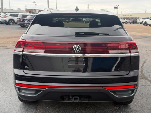 Used 2026 Volkswagen Atlas Cross Sport SE w/ Panoramic Sunroof Package FWD image 4