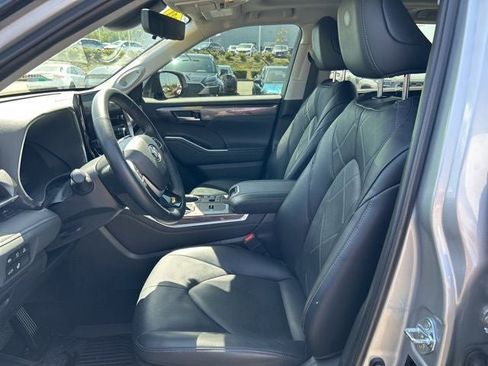 Used 2024 Toyota Highlander Platinum AWD/4WD image 15