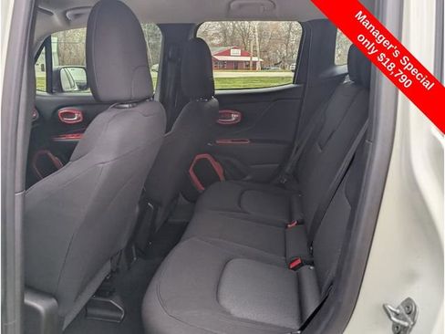 Used 2023 Jeep Renegade Latitude image 9