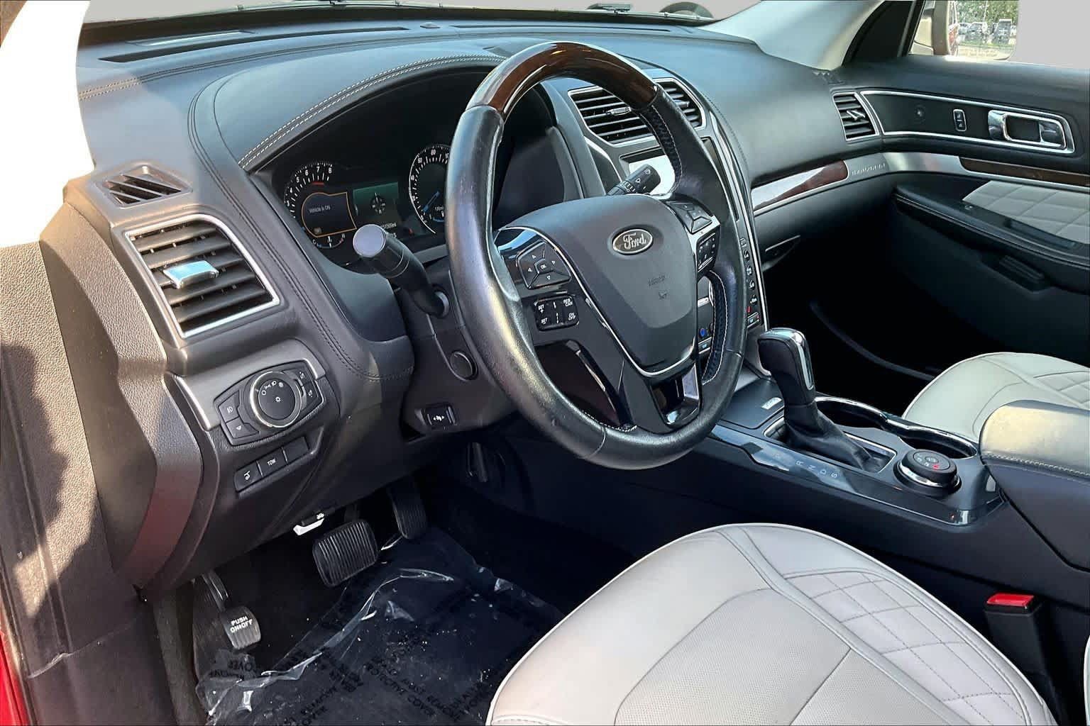Used 2017 Ford Explorer Platinum AWD/4WD image 18