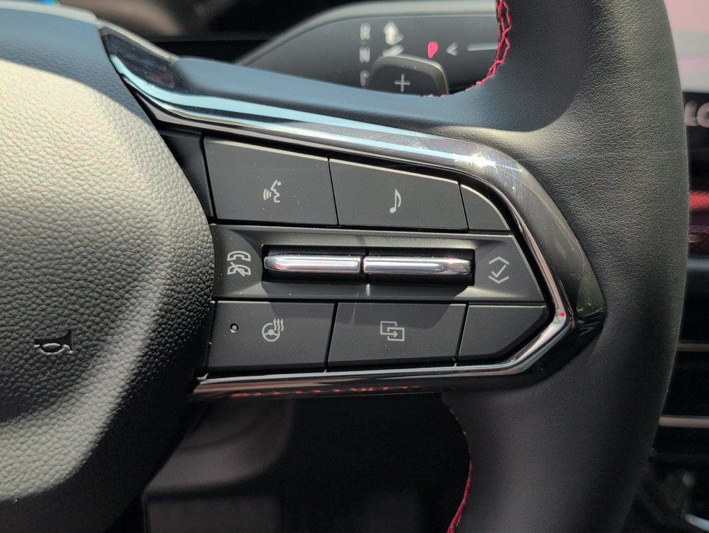 New 2026 Chevrolet Traverse RS w/ LPO, Floor Liner Package FWD image 25