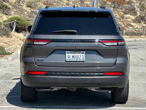 Used 2024 Jeep Grand Cherokee Altitude image 4