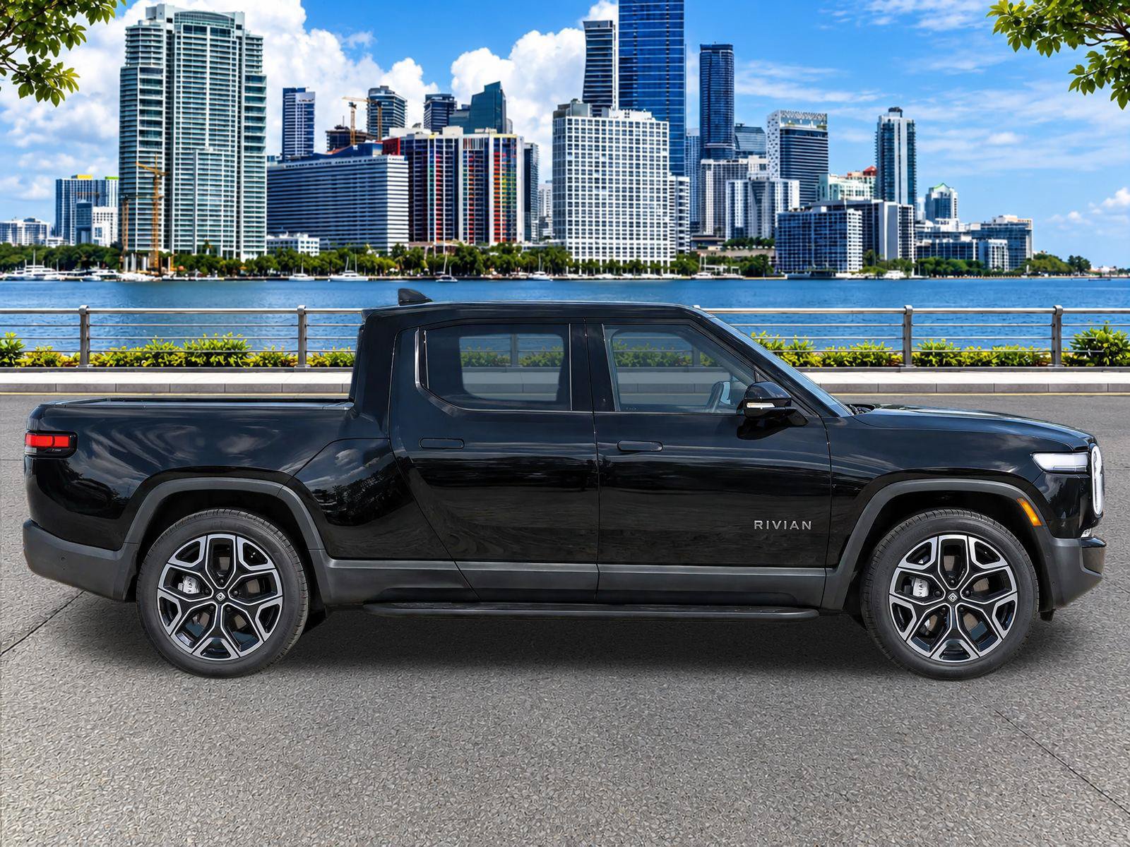 Used 2025 Rivian R1T Adventure Dual AWD/4WD image 2