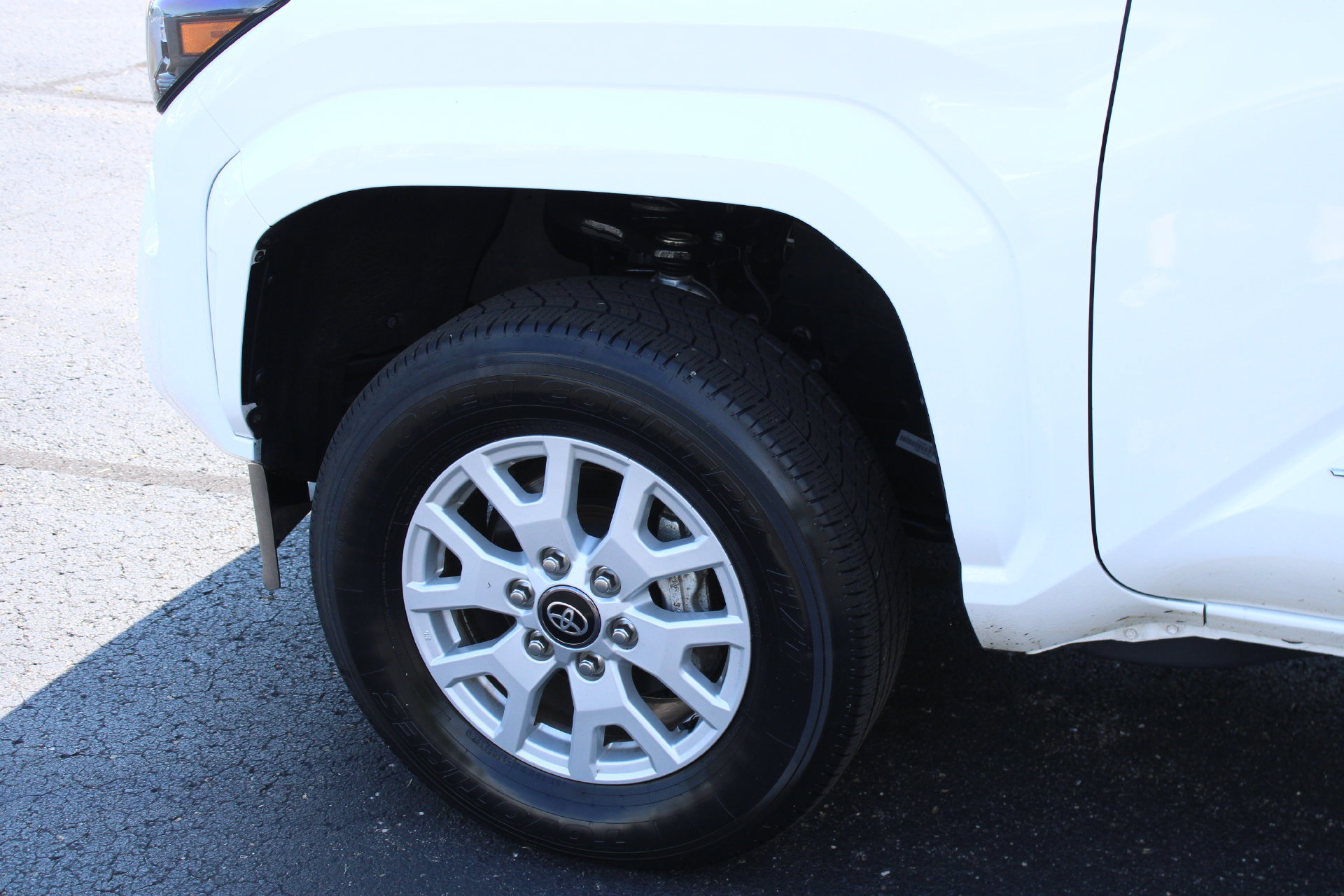 Used 2025 Toyota Tacoma SR5 AWD/4WD image 10