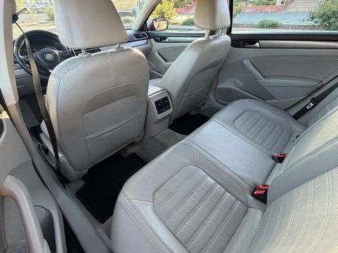 Used 2015 Volkswagen Passat 1.8T SE FWD image 9