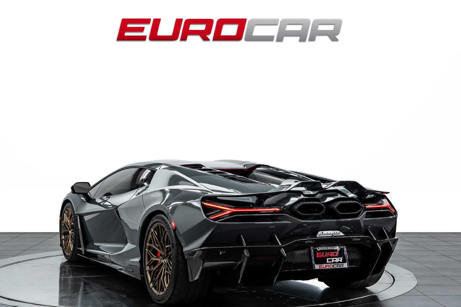 Used 2025 Lamborghini Revuelto AWD/4WD image 3