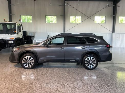 Used 2025 Subaru Outback Limited AWD/4WD image 3