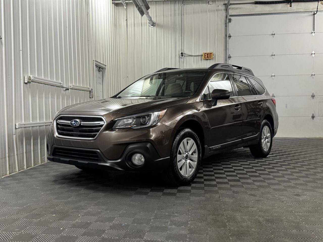 Used 2019 Subaru Outback 2.5i Premium AWD/4WD image 1
