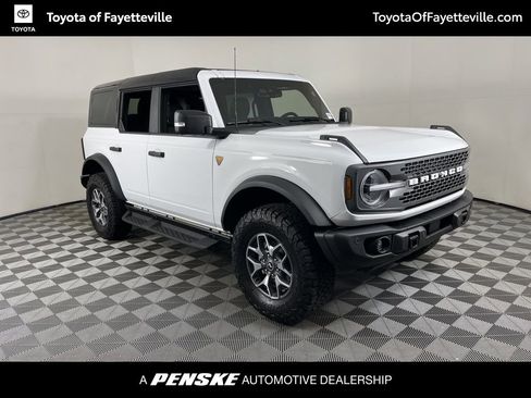 Used 2025 Ford Bronco Badlands image 15