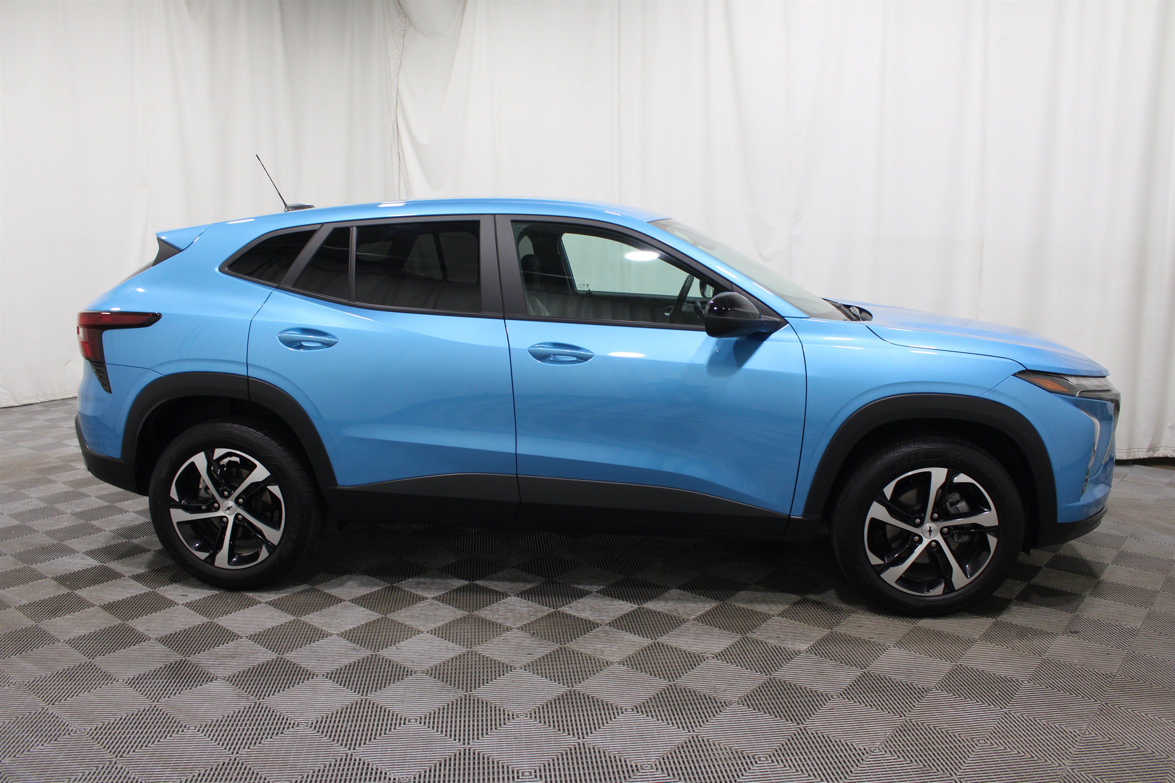 Used 2025 Chevrolet Trax RS w/ Driver Confidence Package FWD image 27