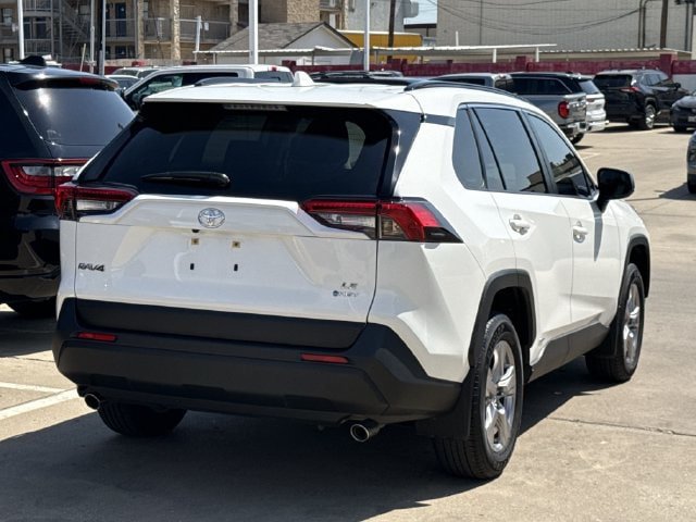 Used 2025 Toyota RAV4 LE AWD/4WD image 4