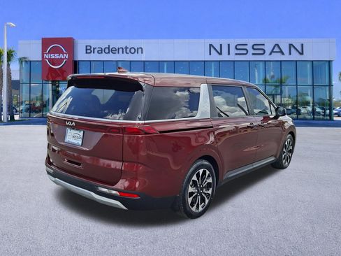Used 2022 Kia Carnival EX FWD image 5