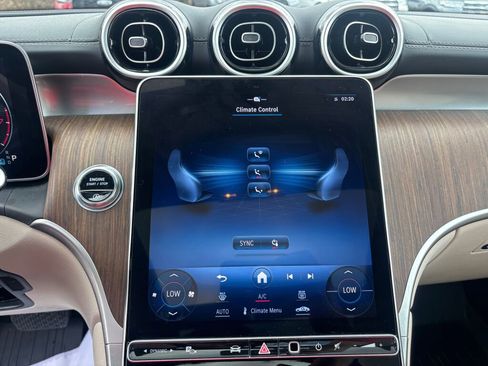 Used 2024 Mercedes-Benz GLC 300 4MATIC image 11