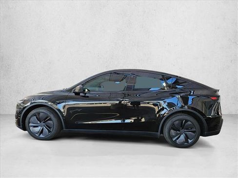 Used 2026 Tesla Model Y 2WD image 9