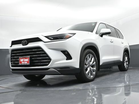 Used 2024 Toyota Grand Highlander Limited image 34