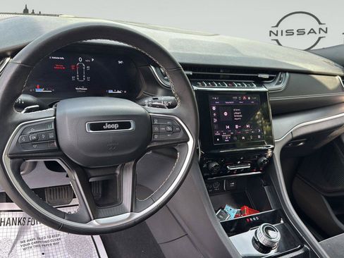 Used 2025 Jeep Grand Cherokee L Altitude AWD/4WD image 18