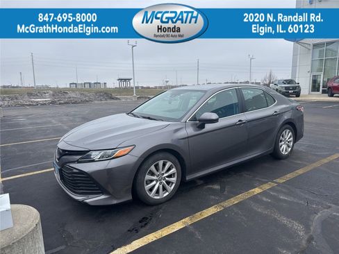Used 2019 Toyota Camry LE image 1