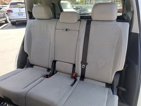 Used 2020 Volkswagen Tiguan S image 9