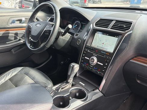 Used 2018 Ford Explorer Limited w/ Equipment Group 301A AWD/4WD image 19