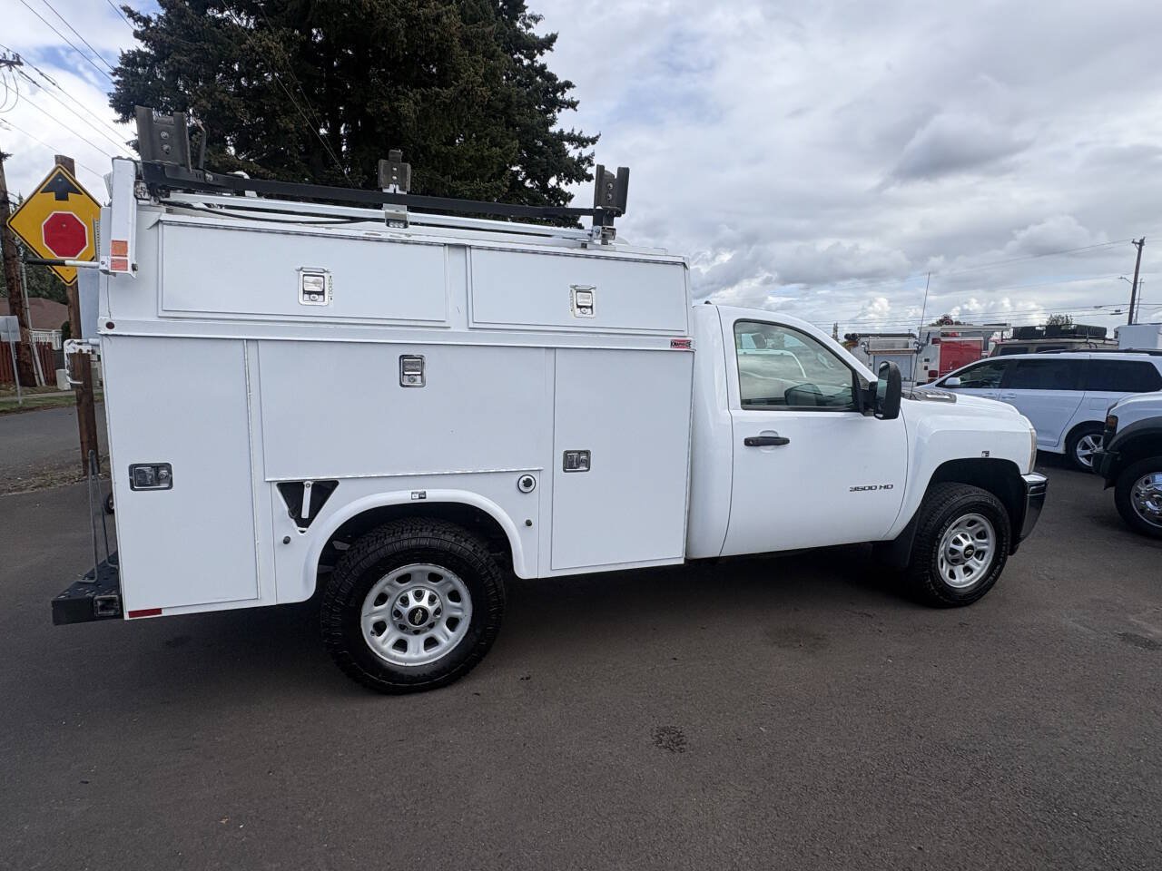 Used 2013 Chevrolet Silverado 3500 W/T RWD image 2
