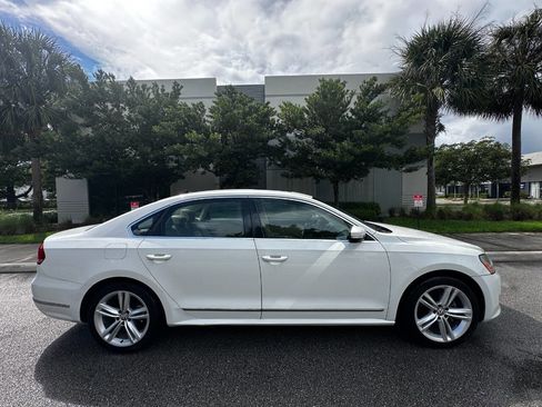 Used 2014 Volkswagen Passat 1.8T SEL Premium image 8