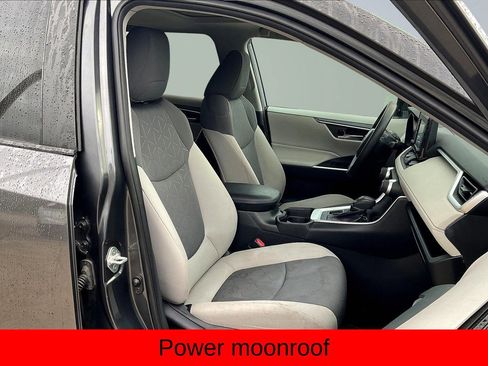 Used 2019 Toyota RAV4 XLE image 7