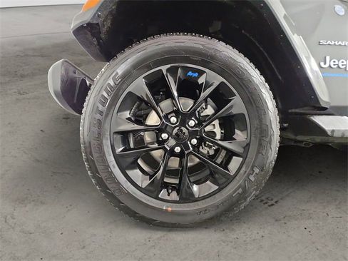 Used 2023 Jeep Wrangler Unlimited Sahara w/ Cold Weather Group image 14