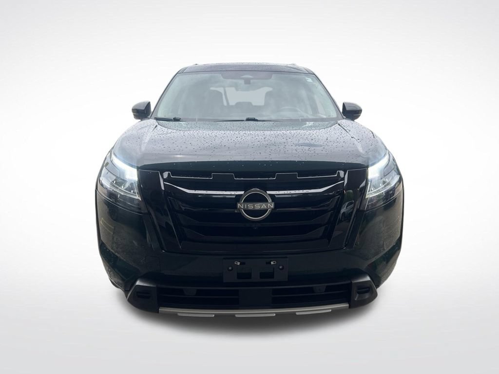 Certified 2024 Nissan Pathfinder Platinum w/ Black Appearance Package AWD/4WD image 2