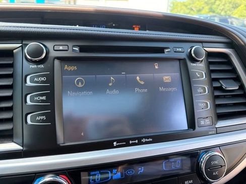 Used 2017 Toyota Highlander XLE AWD/4WD image 15