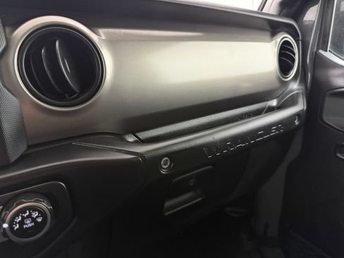 Used 2019 Jeep Wrangler Unlimited Sport S AWD/4WD image 23