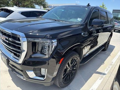 Used 2021 GMC Yukon XL SLT w/ SLT Premium Package AWD/4WD image 2