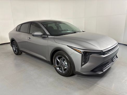 New 2026 Kia K4 FWD image 2